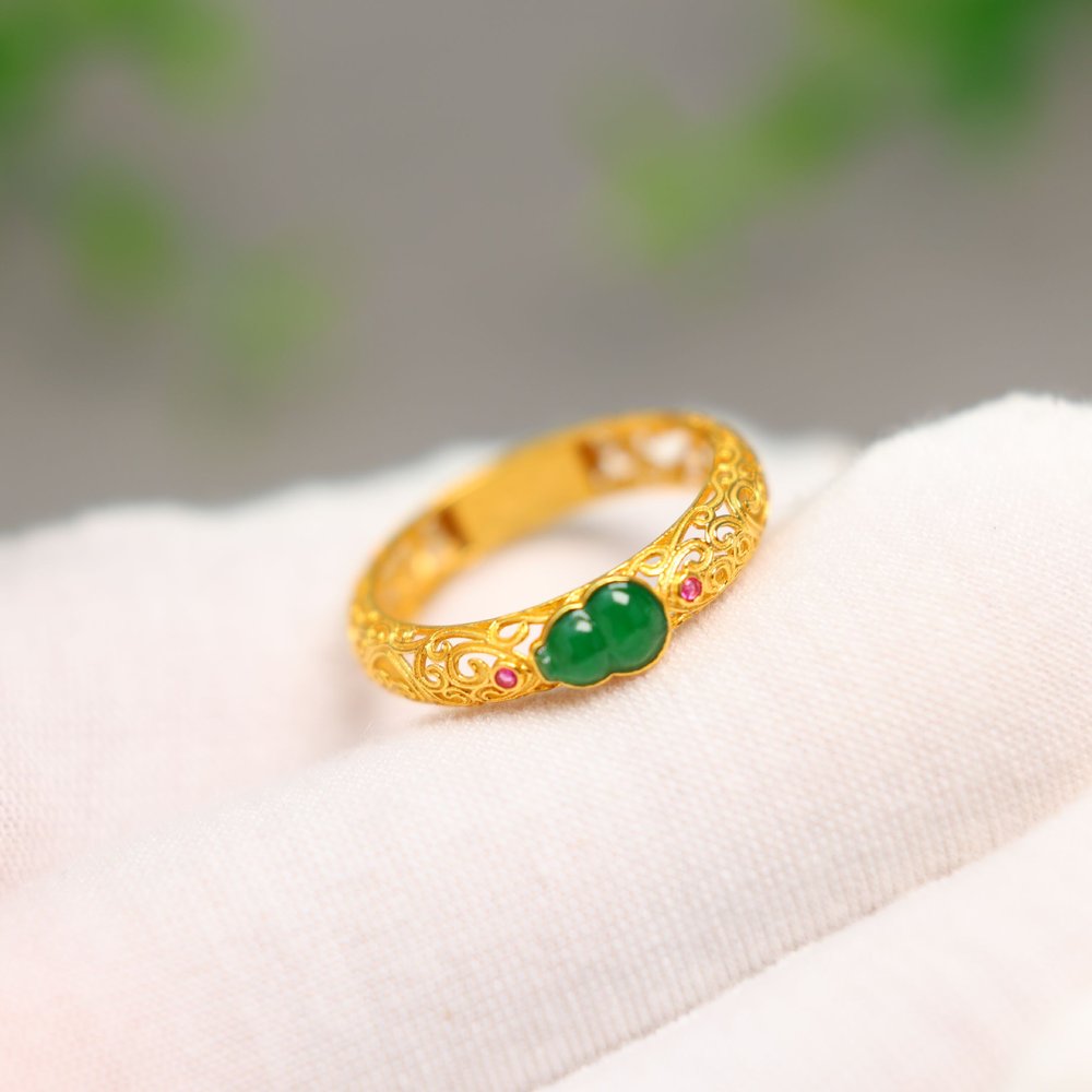 Ice-filled green Burmese natural A-grade gourd ring