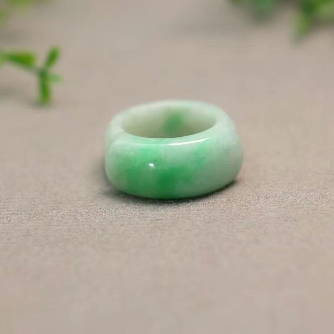 #F547 Waxy bottom floating sun green natural A-grade jade saddle ring for men