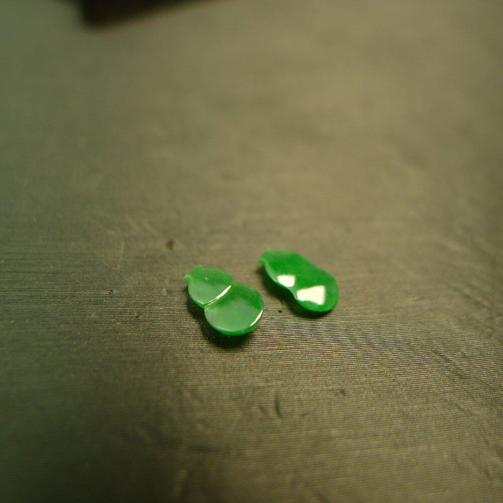 Ice full of green natural grade A jade gourd ring face