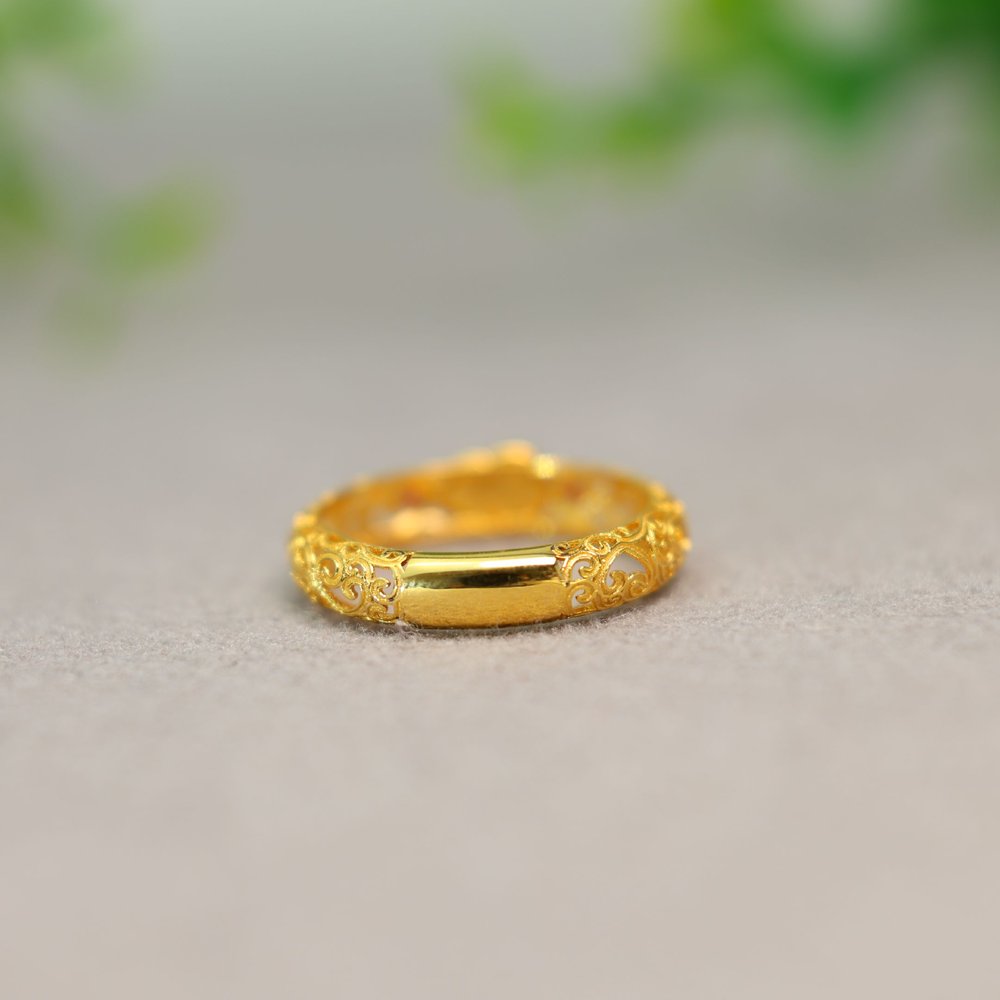 Ice-filled green Burmese natural A-grade gourd ring