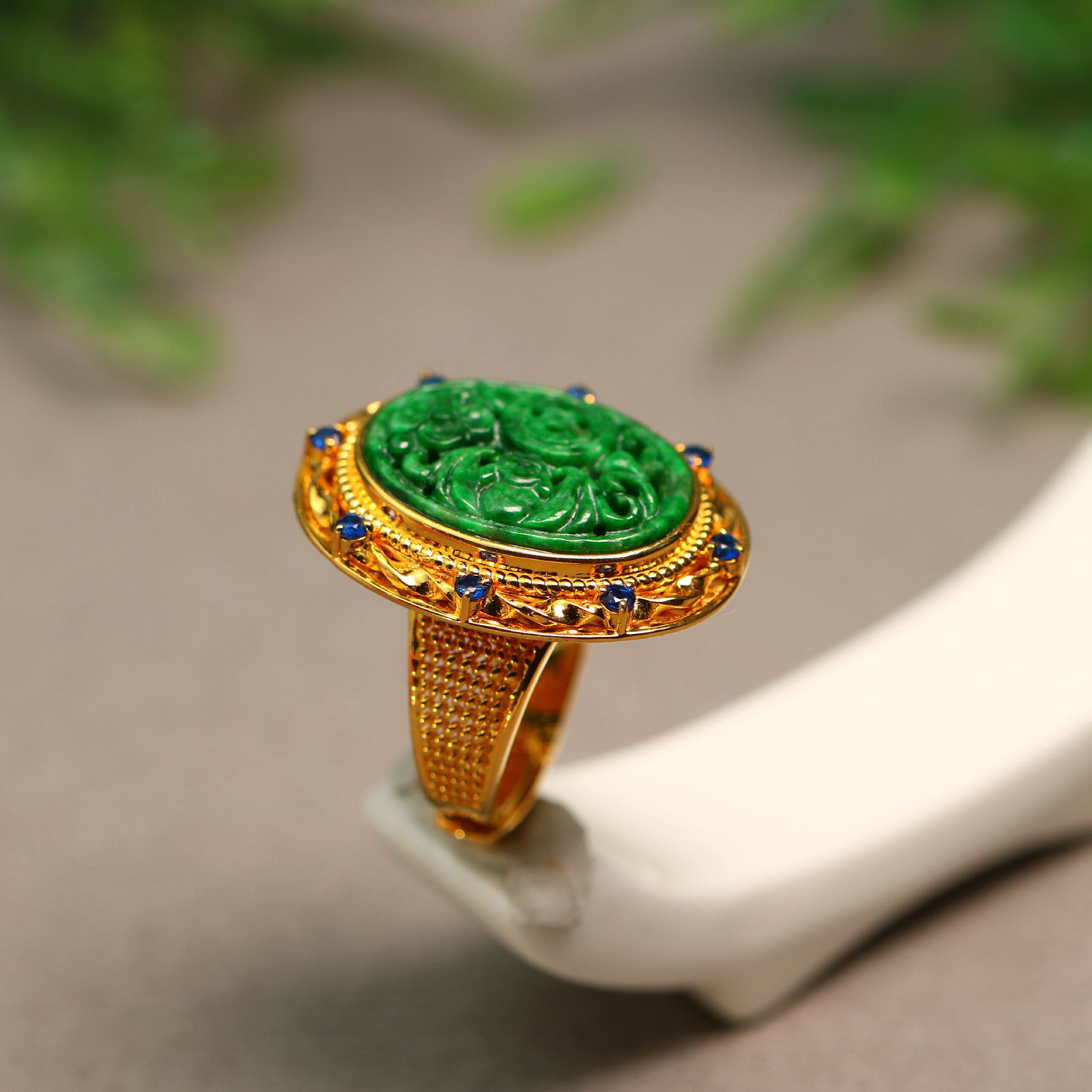 Natural grade A jadeite carved living ring