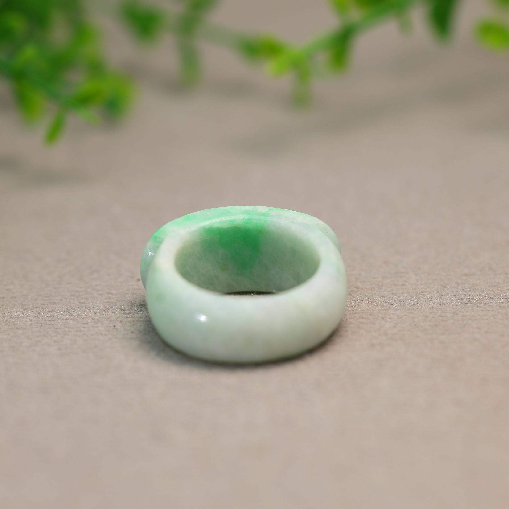 #K365白底飘阳绿缅甸天然A货翡翠马鞍戒指23号圈口男戒 - 图2