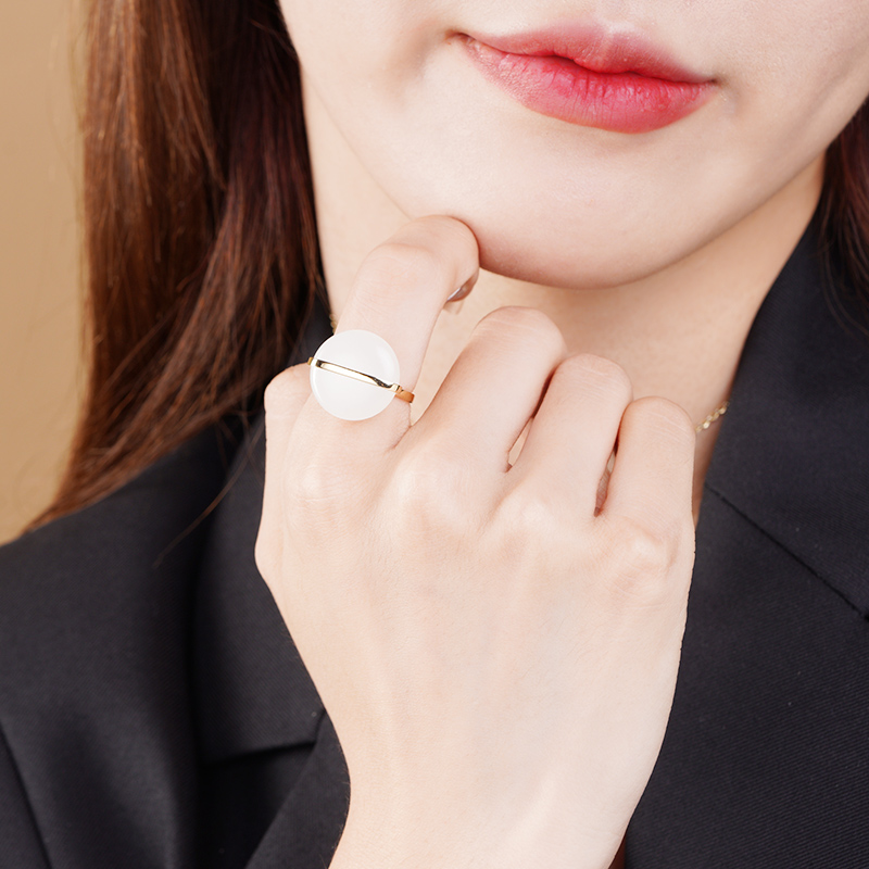 老庙黄金设计师方圆系列18K金镶玉圆形方糖戒指女款送礼物官方 - 图1