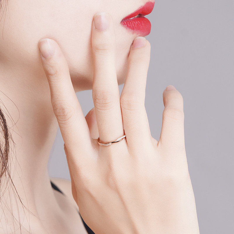 老庙黄18k金戒指缠绵条戒女钻戒指 老庙手饰