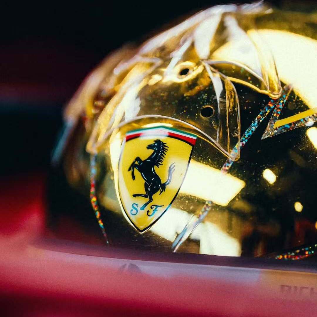 [CarBox] F1头盔模型Looksmart 1:5汉密尔顿2025新加坡法拉利SF25 - 图0