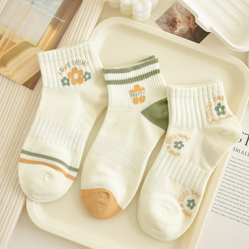 绿色秋季短筒袜子女棉袜春秋小花日系运动风百搭奶白色学院风短袜,淘宝优惠券,粉丝福利购,淘宝优惠卷