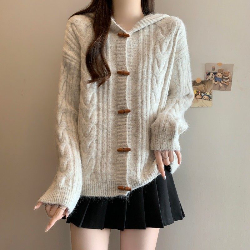 大码女装2025秋冬新款胖MM时尚百搭连帽木扣开衫长袖正肩上衣毛衣,淘宝优惠券,粉丝福利购,淘宝优惠卷