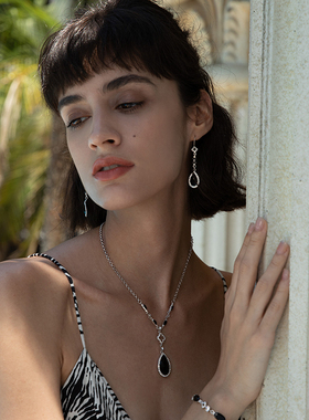 黑色项链伊泰莲娜吊坠女