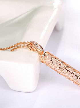 伊泰莲娜吊坠复古锁骨链
