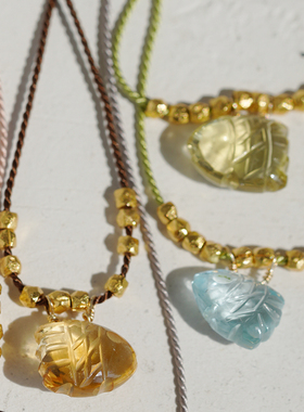 限量.有鱼. 迷你宝石雕刻小鱼与真丝银镀金项链Lotus Mann