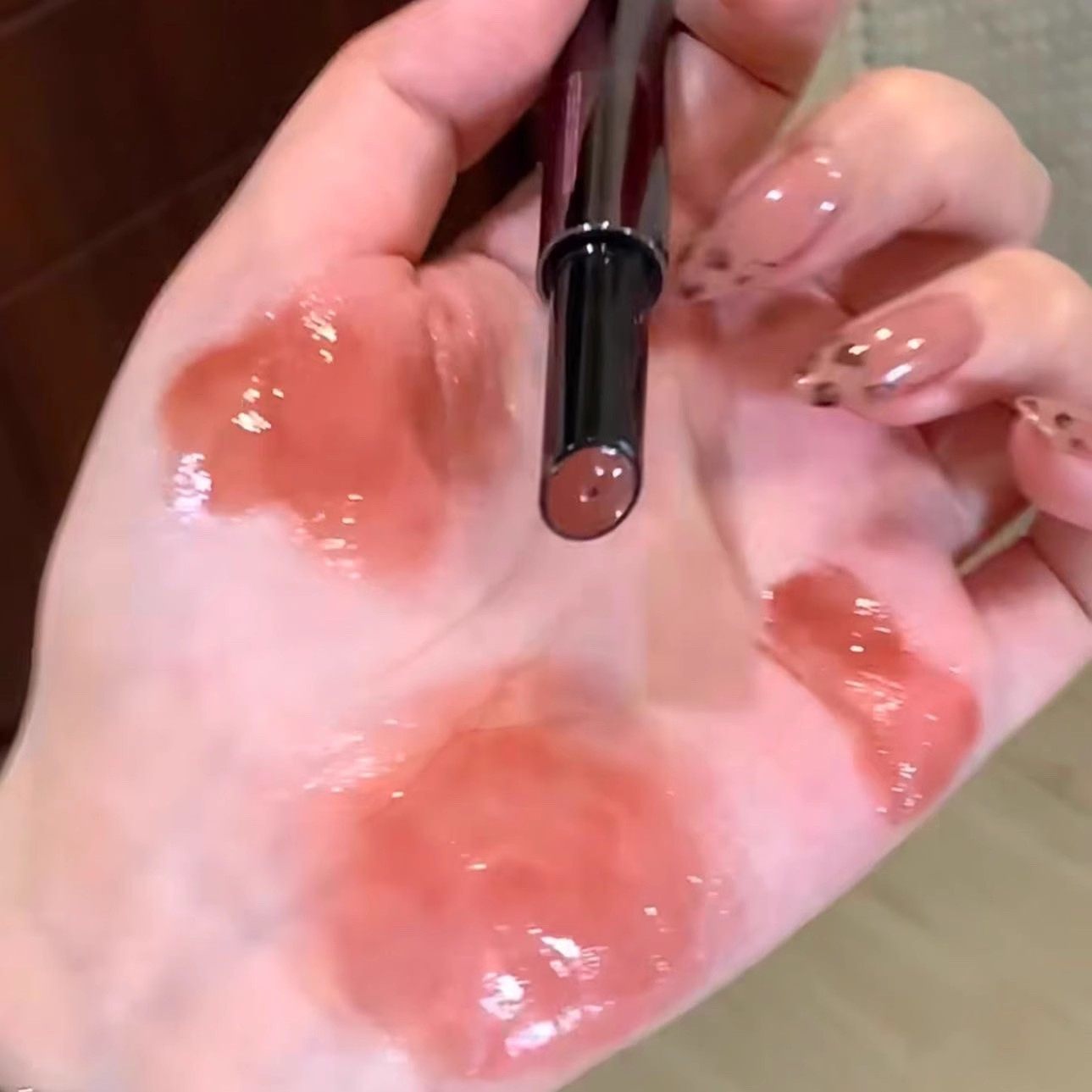 嫩到爆汁的唇冻！AZT雪吻水光唇冻镜面唇釉嘟嘟唇显白滋润不沾杯,淘宝优惠券,粉丝福利购,淘宝优惠卷