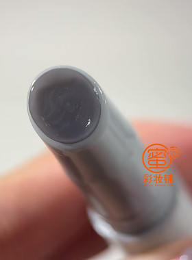 2025色彩新趋势 饱和度极地的灰色唇蜜固体唇釉透感口棕高智清凉