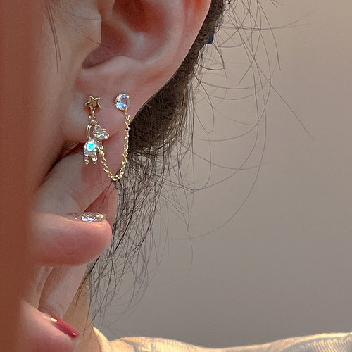 SUGAR 可爱小熊双耳洞耳钉女小众设计链条流苏精致可爱百搭耳环 - 图1