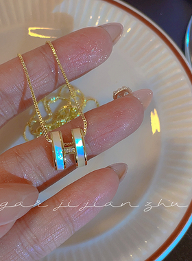 SUGAR 轻奢H字母贝壳吊坠项链女2025年新款爆款小众设计锁骨链