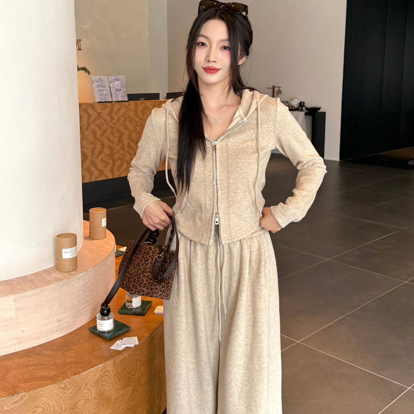 victory2韩版时尚套装女秋冬新款连帽上衣+半身裙小众高级两件套,淘宝优惠券,粉丝福利购,淘宝优惠卷