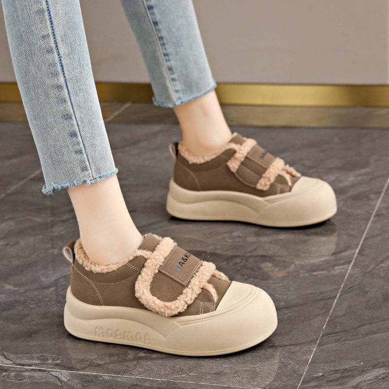 踩屎感加绒保暖女鞋2025新款冬季防滑运动棉鞋魔术贴羊羔毛绒板鞋 - 图2