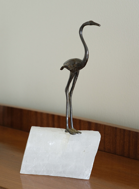 铜制新中式摆件，天然水晶石底座