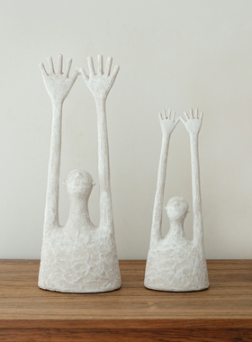 天然树脂手工雕刻，创意欢呼人偶