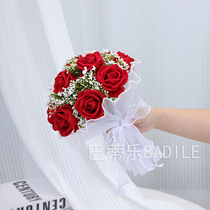 Brides hand touted flower emulation bouquet wedding red rose groom to pick up wedding lead photo Photography Props Filming Advanced