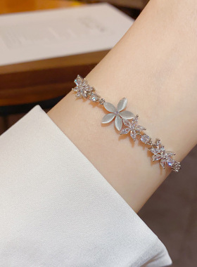 金属银色复古镶钻锆石猫眼石花朵抽拉式手链轻奢高端小众级设计感