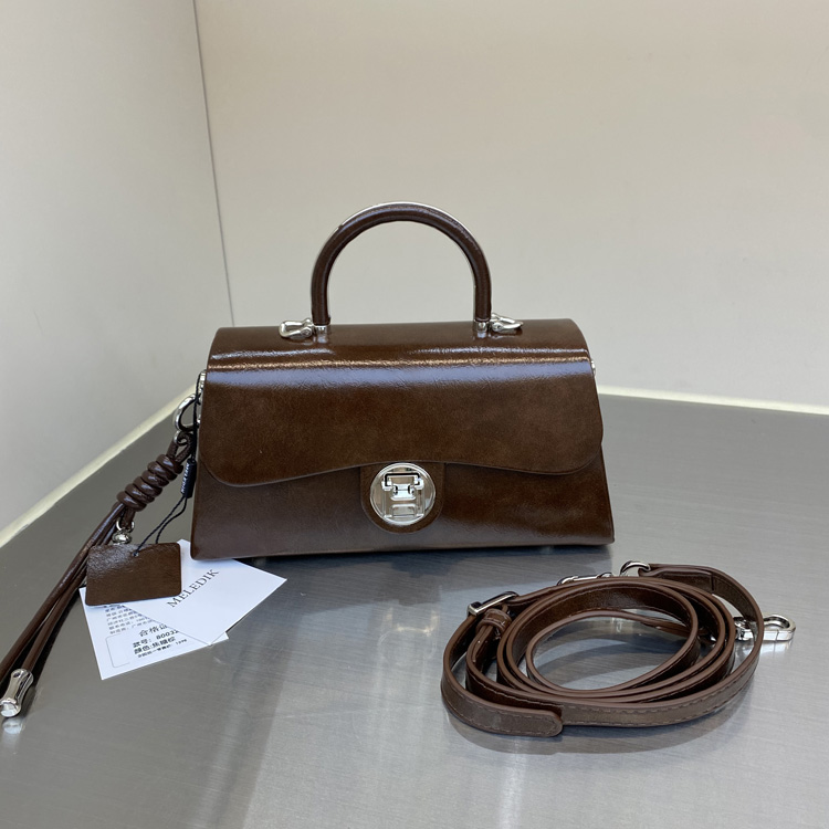 2025秋冬新款时尚定型盒子小方包手提高质感斜挎包百搭单肩小包女 - 图0