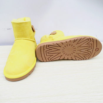 ການຂົນສົ່ງຟຣີຫນຶ່ງປຸ່ມ sheepskin one-piece snow boots short 3352 lemon yellow mid-length women's non-slip tendon sole cotton shoes