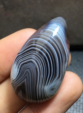 天然缠丝玛瑙水滴形蛋面吊坠