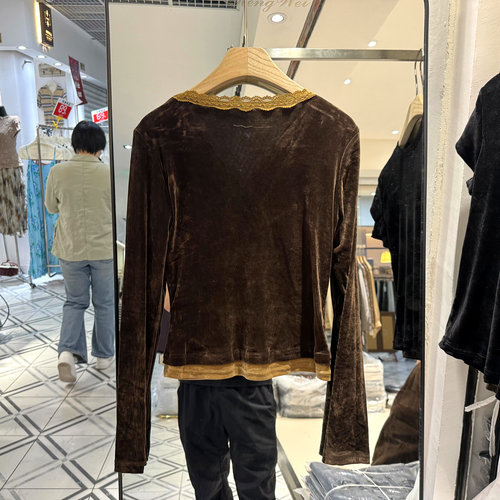 88101 时尚撞色蕾丝花边V领小蛮腰长袖小个短装丝绒小衫上衣秋装 - 图0