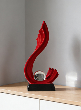 现代简约红抽象风生水起摆件