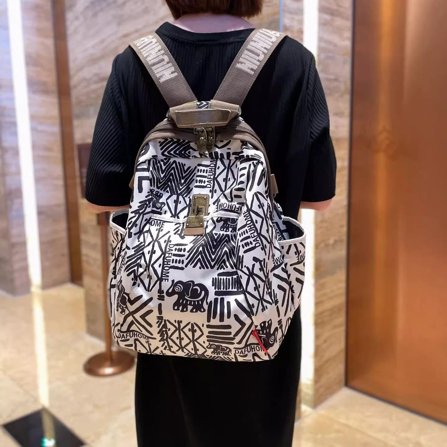 洋气大容量旅行双肩包女2025新款轻便高颜值时尚女士背包外出旅游,淘宝优惠券,粉丝福利购,淘宝优惠卷