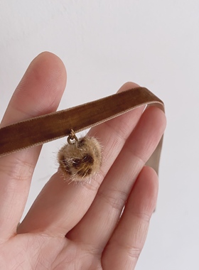 25元包邮朵拉手作咖色毛球choker项圈女秋冬y2k辣妹美拉德项链