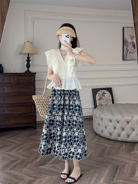 Zhang Sesou 25SS ນາງສາວ Romandy ເສື້ອ V-neck French ruffled sleeves small flyated top chic