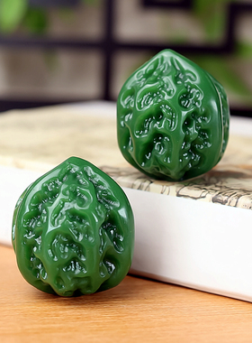 天然新疆和田玉核桃手把件