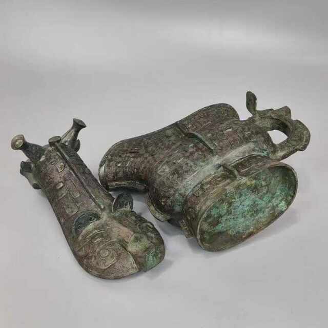 Shang and Zhou antique bronzes, bronze handmade old ornaments