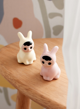 陶瓷手绘可爱兔子办公桌面小摆件