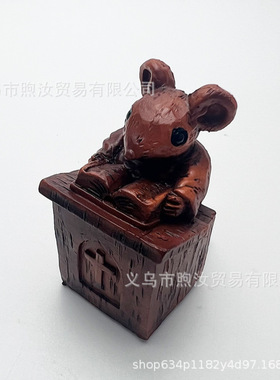 教堂老鼠讲坛上牧师ChurchMouse