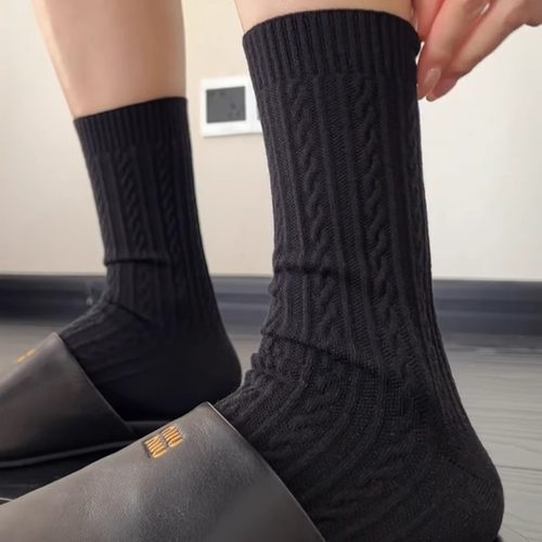 百搭色不是说说的~好绝~暗纹麻花条纹   终于get到了纯黑的魅力！ - 图1