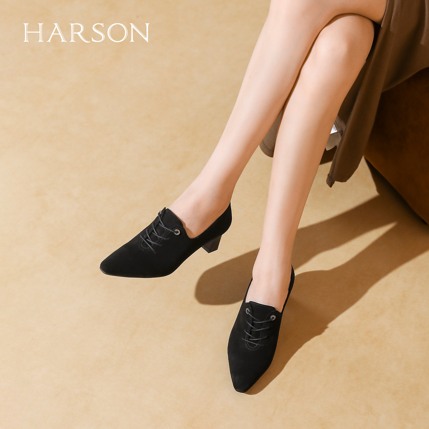 哈森羊反绒面革黑色深口单鞋粗高跟通勤妈妈鞋女2025秋HL257906,淘宝优惠券,粉丝福利购,淘宝优惠卷