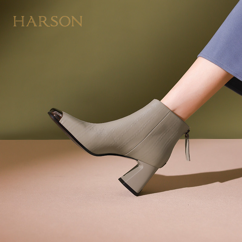 哈森冬季新款方头粗跟纹理皮面女短靴电镀头时装靴HWA230137,淘宝优惠券,粉丝福利购,淘宝优惠卷