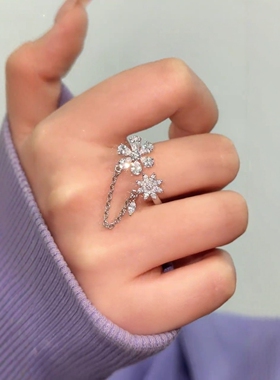 旭平甜美精致白色花朵戒指女轻奢小众高级设计感时尚流苏闪烁指环