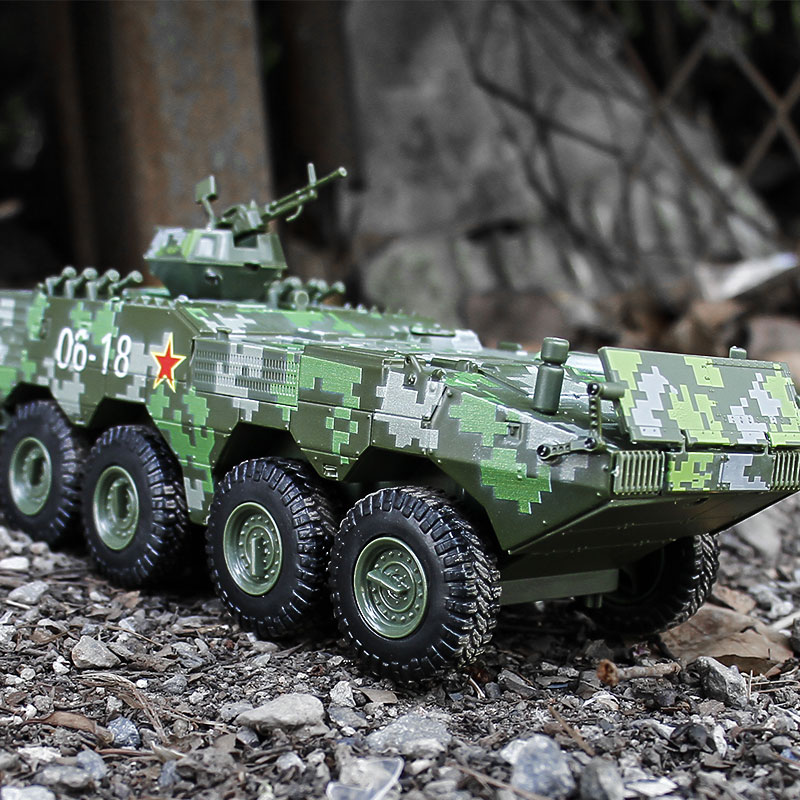 合金军事坦克摆件男孩儿童玩具车1:24仿真08轮式步兵装甲战车模型 - 图3