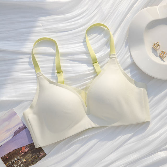 Non-slip non-wired underwear for small breasts