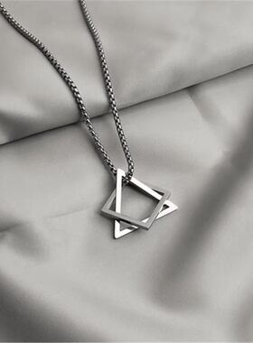项链男款高级感轻奢小众钛钢几何配饰潮牌吊坠男士卫衣毛衣链挂饰