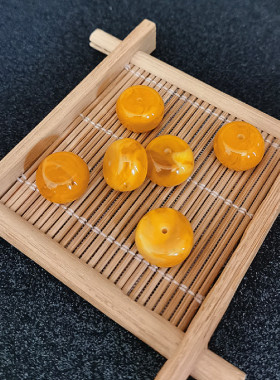 鸡油黄蜜蜡单珠琥珀墩子