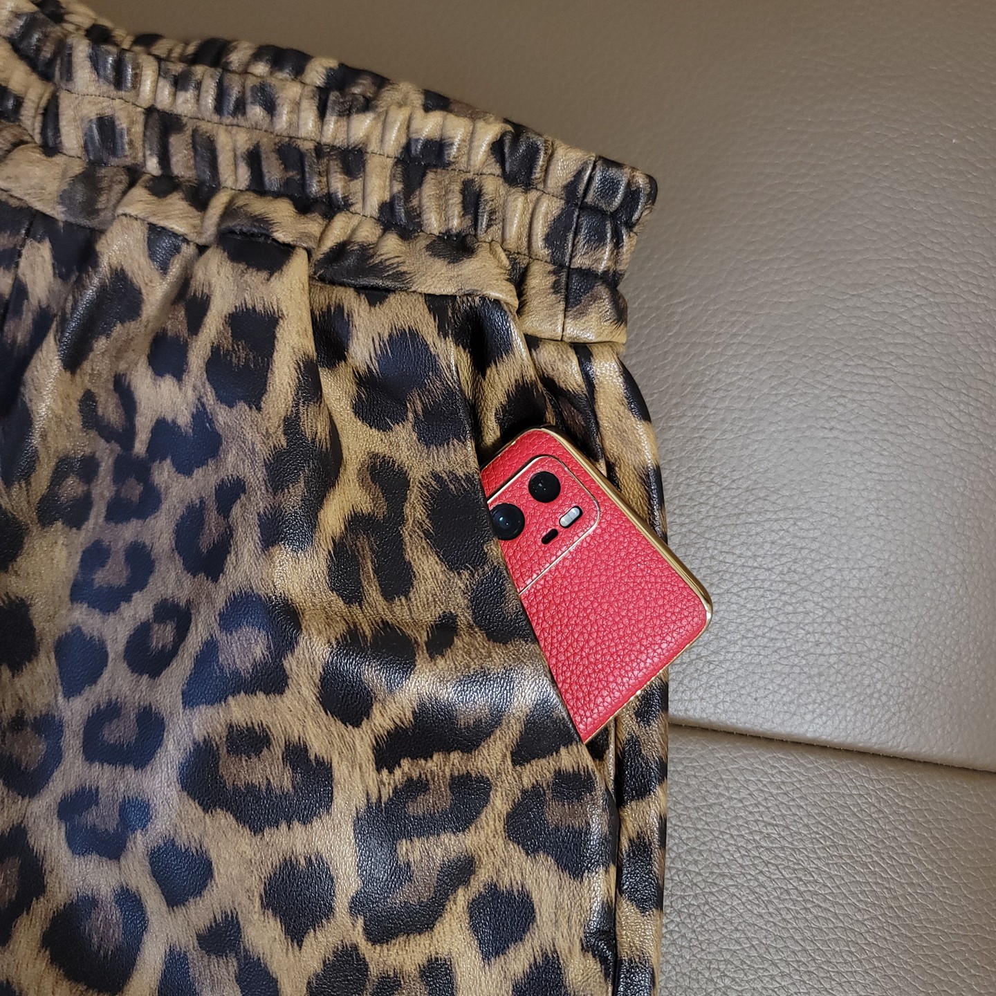 港风豹纹真皮女裤休闲外穿绵羊皮松紧腰短裤宽松直筒打底热裤秋装,淘宝优惠券,粉丝福利购,淘宝优惠卷