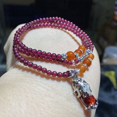 天然水晶小颗粒石榴石三圈手链酒带个貔貅小滴流配件不知材质