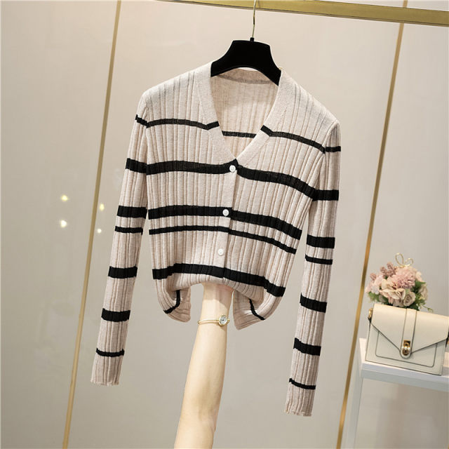 2022 Early autumn new European goods slim -fitting thin striped stripes V -neck sweater female spring and autumn with thin jacket tide