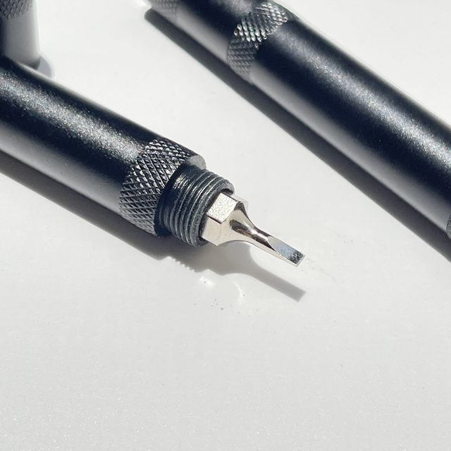 Mini portable chrome vanadium steel magnetic type flat-screwdriver