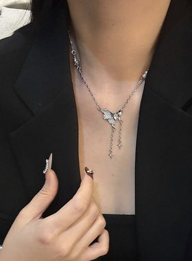 超级仙！钛钢清冷感蝴蝶项链流苏锁骨链高级冷淡风颈链2024新款女