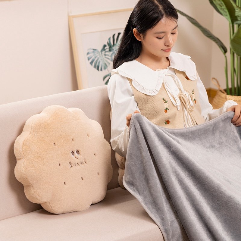 饼干抱枕被子珊瑚毯子两用靠枕办公室午睡枕头黄油饼干抱枕车载用,淘宝优惠券,粉丝福利购,淘宝优惠卷